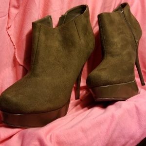 132026 olive color Yassy shoes by Charlotte russe heel of the shoe is 5" is 3 an